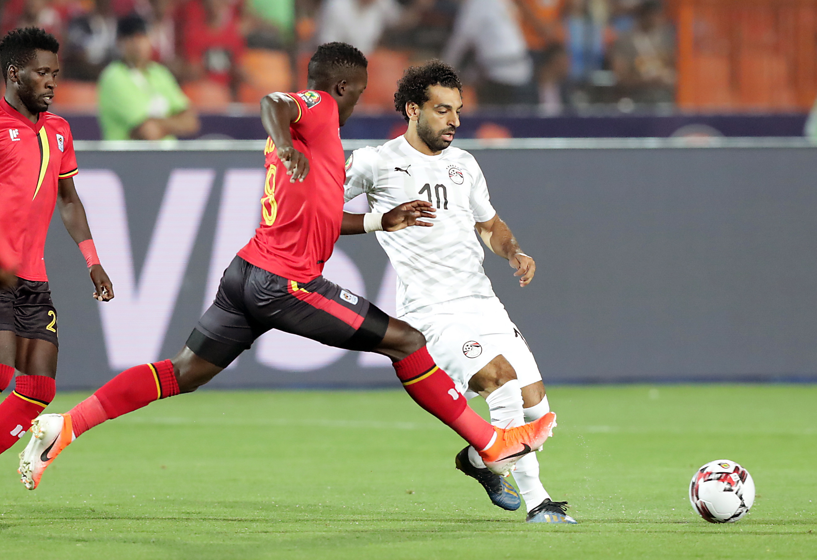 加纳队苦战乌干达挺进非洲国家杯四强 加纳队苦战乌干达挺进非洲国家杯四强