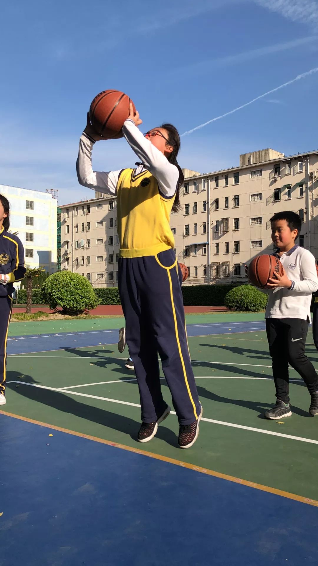 JackeyLove在掘金比赛中高光表现,精彩发挥引发热议! JackeyLove在掘金比赛中高光表现,精彩发挥引发热议!